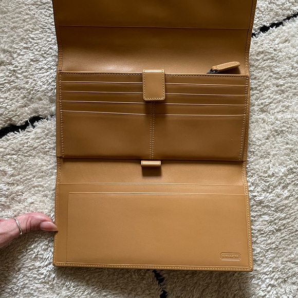Vintage Coach Tri Fold Wallet - Picture 6 of 6